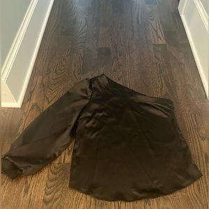 ONE SHOULDER LONG SLEEVE SILKY SHIRT